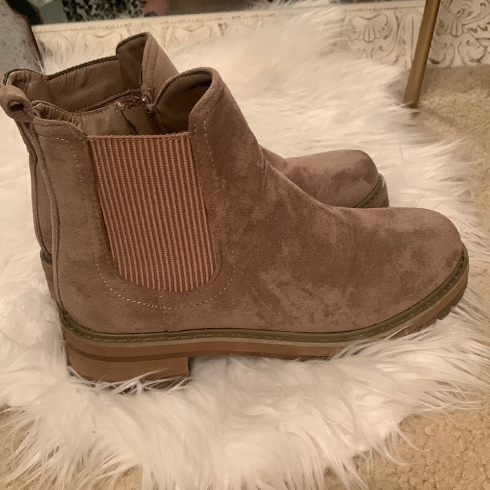 Unilady boutique tan booties size 7